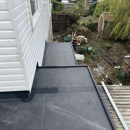 EPDM flat roof on outbuilding white cladding