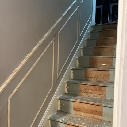 Staircase wall panelling with moulding strips