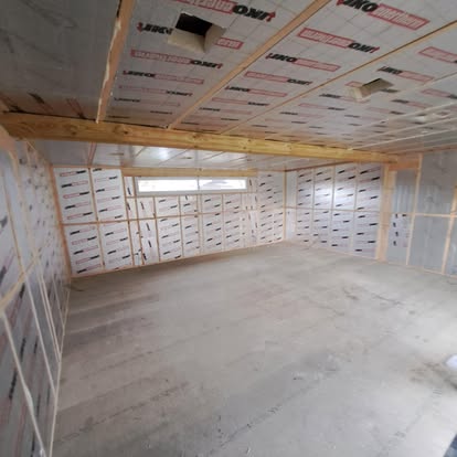 Garden room interior insulated with screed floor