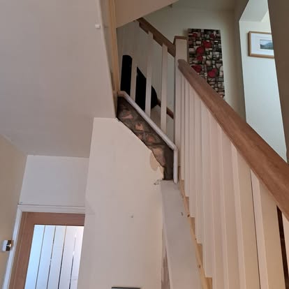 Square spindle staircase with oak handrail