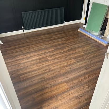 Wood-effect LVT underlay in dark navy bay window room